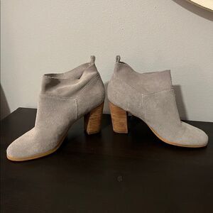 5/$20 Light gray tassle Booties AF